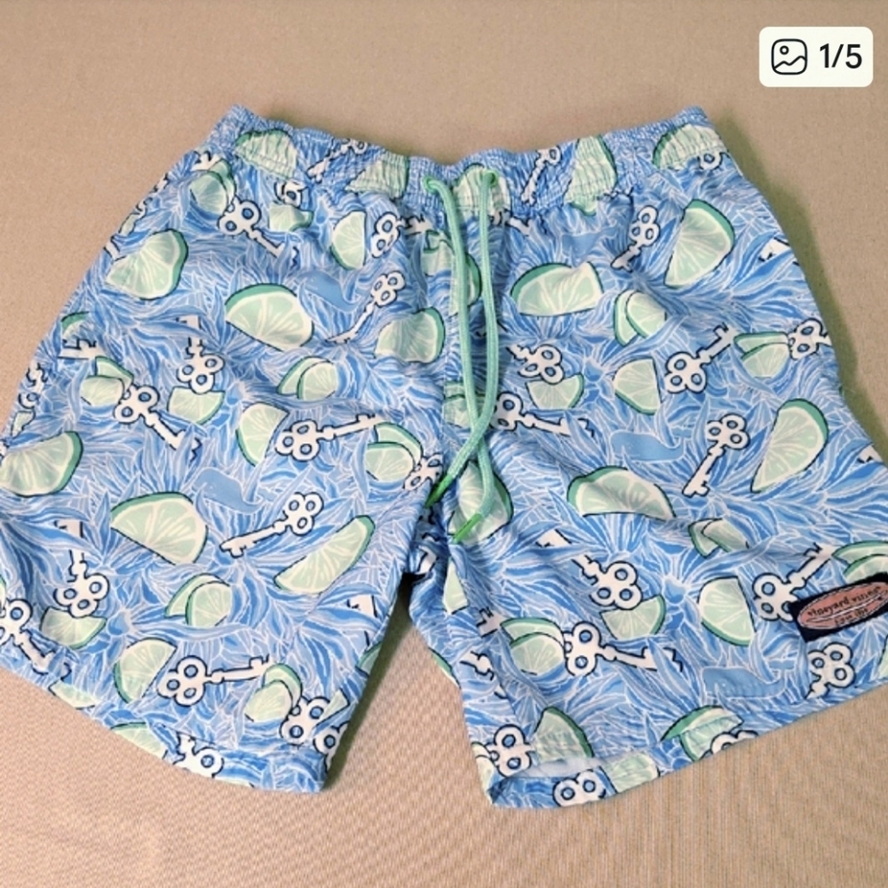 Vineyard Vines Key and Leaf Patterned Shorts Sz XS